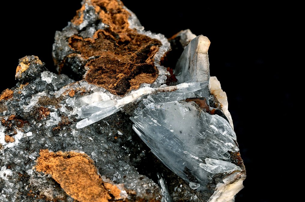 High quality blue baryte from Morocco - Height: 8 cm - Width: 6.2 cm- 151 g #4.3