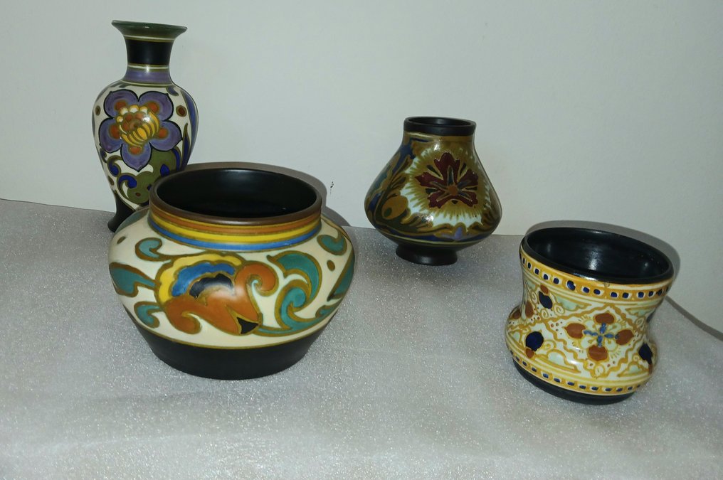 Plateelbakkerij Zuid-Holland - Vase (7) - Pottery - Ceramics from among others Arnhem. #2.1