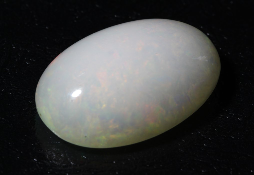 No reserve price White Opal  - 39.09 ct - Instituto Gemólogico Español (IGE) - Color Game #3.2