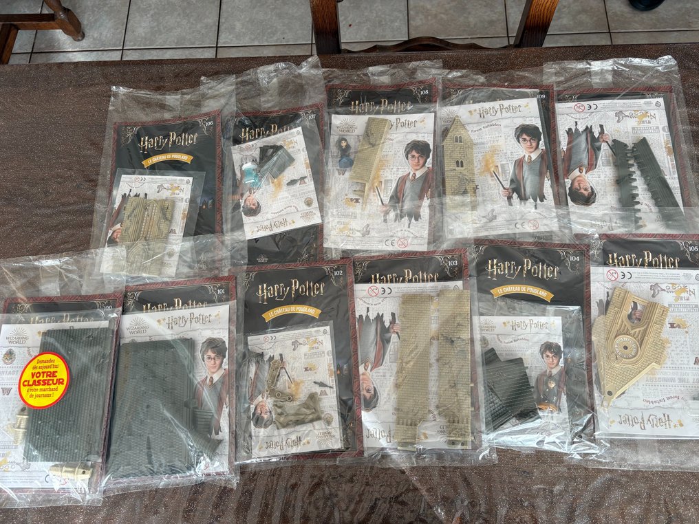 Harry Potter, Build Hogwarts Castle Collection - Complete Set of 120 in sealed packages - by Hachette #3.2