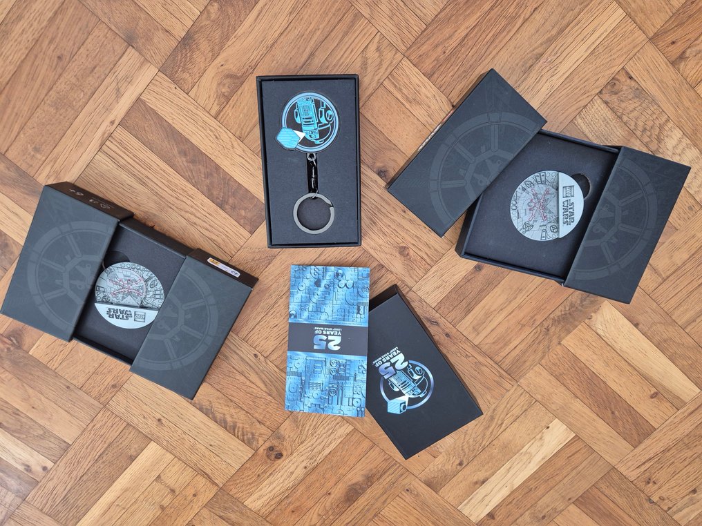 LEGO Set - Star Wars - Jubiläums-Set – R2-D2 Schlüsselanhänger & 2 x Sammler-Coin (25 Years, Limited Edition, 2024) #1.0