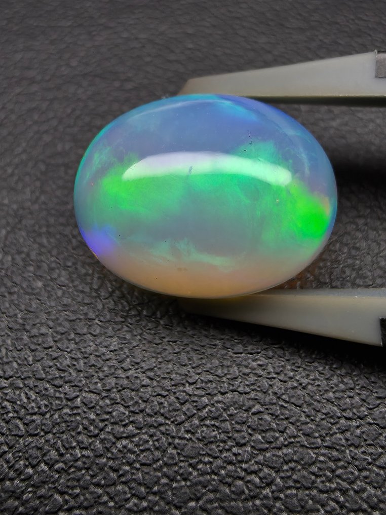 5.85ct Natural White Opal Cabochon - Height: 14.5 mm - Width: 11.3 mm- 1.17 g #1.0
