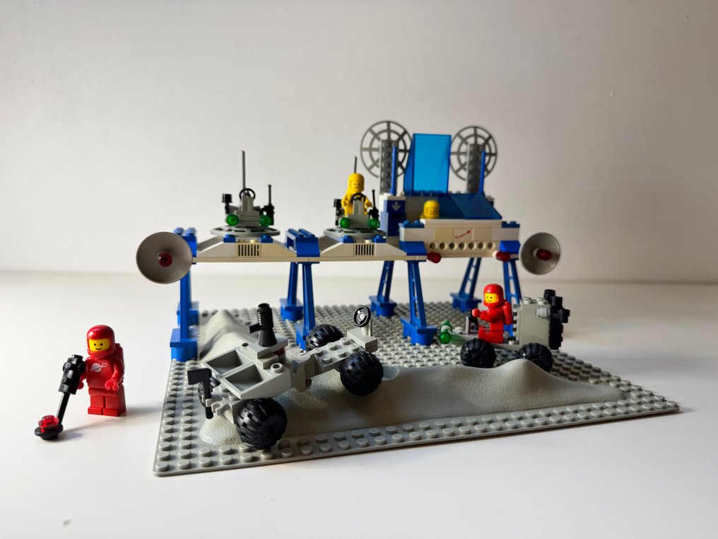 Lego Set - 6930 - Classic Space - 6930 Space Supply Station #1.0