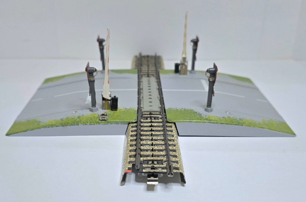 Märklin H0 - 7292M/7293M - Vías de modelismo ferroviario (2) - Paso a nivel automático con doble vía, barreras automáticas y 4 cruces de San Andrés con luces de #3.2