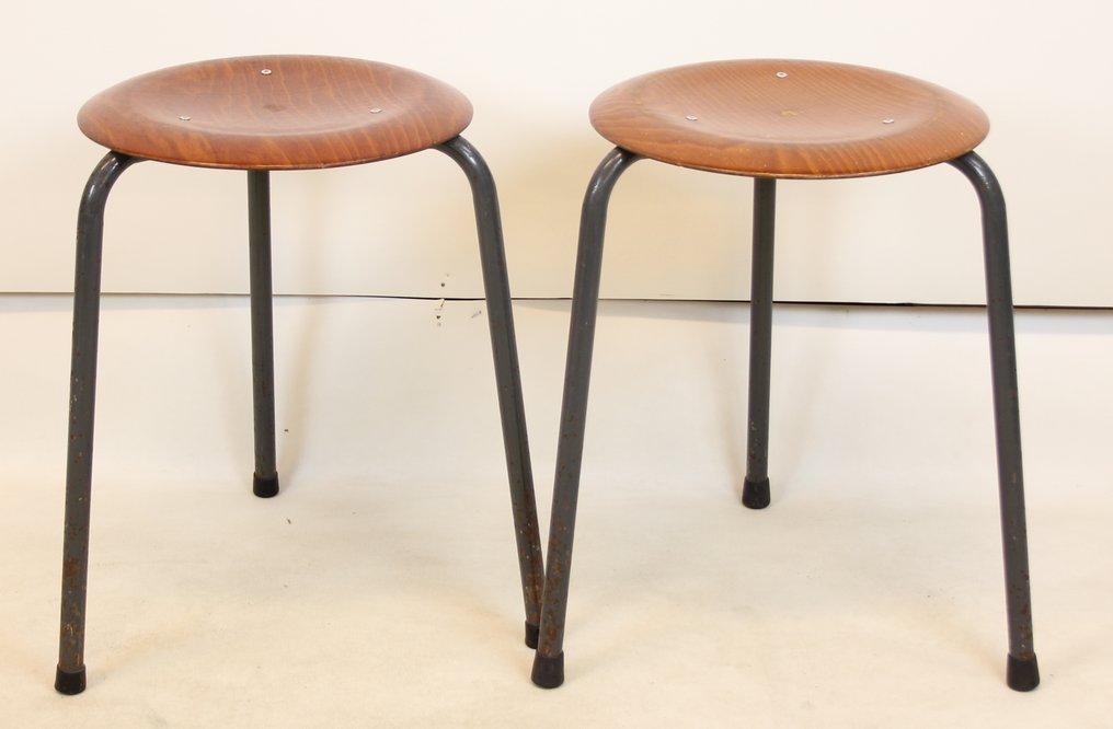 凳子 (2) - 木, 铁 #1.0