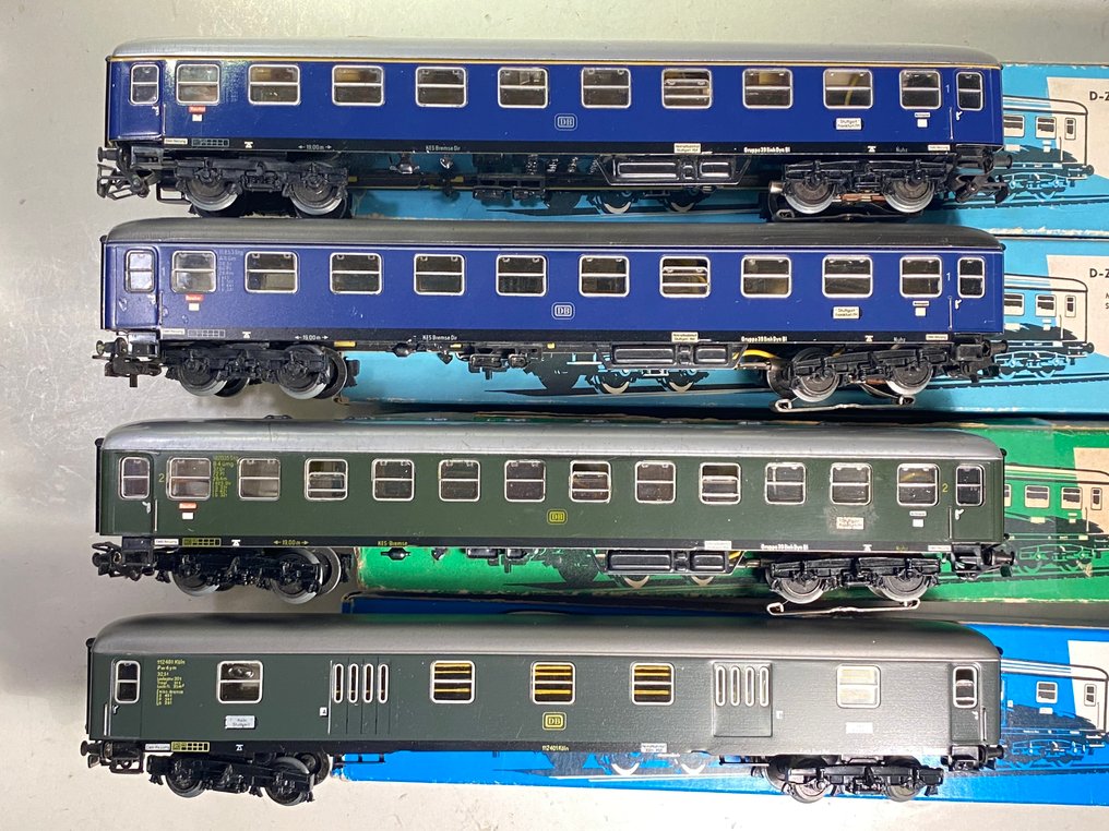 Märklin H0 - 4026,4032,4022,4053 - Model train passenger carriage set (4) - 4 Tinplate D-train carriages, 3 units of lighting, in original packaging (OVP). - DB #1.0