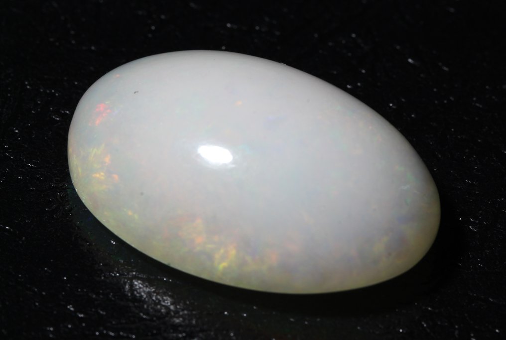 No reserve price White Opal  - 39.09 ct - Instituto Gemólogico Español (IGE) - Color Game #2.1