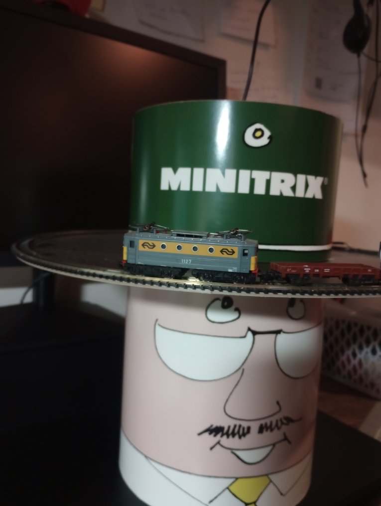 Fleischmann, Minitrix, Trix, Roco N - 8403;8402;25007 - Ensemble de train (6) - L'ensemble se compose de N wagons et d'une locomotive, avec des emballages Fleischmann visibles, la - NS #1.0