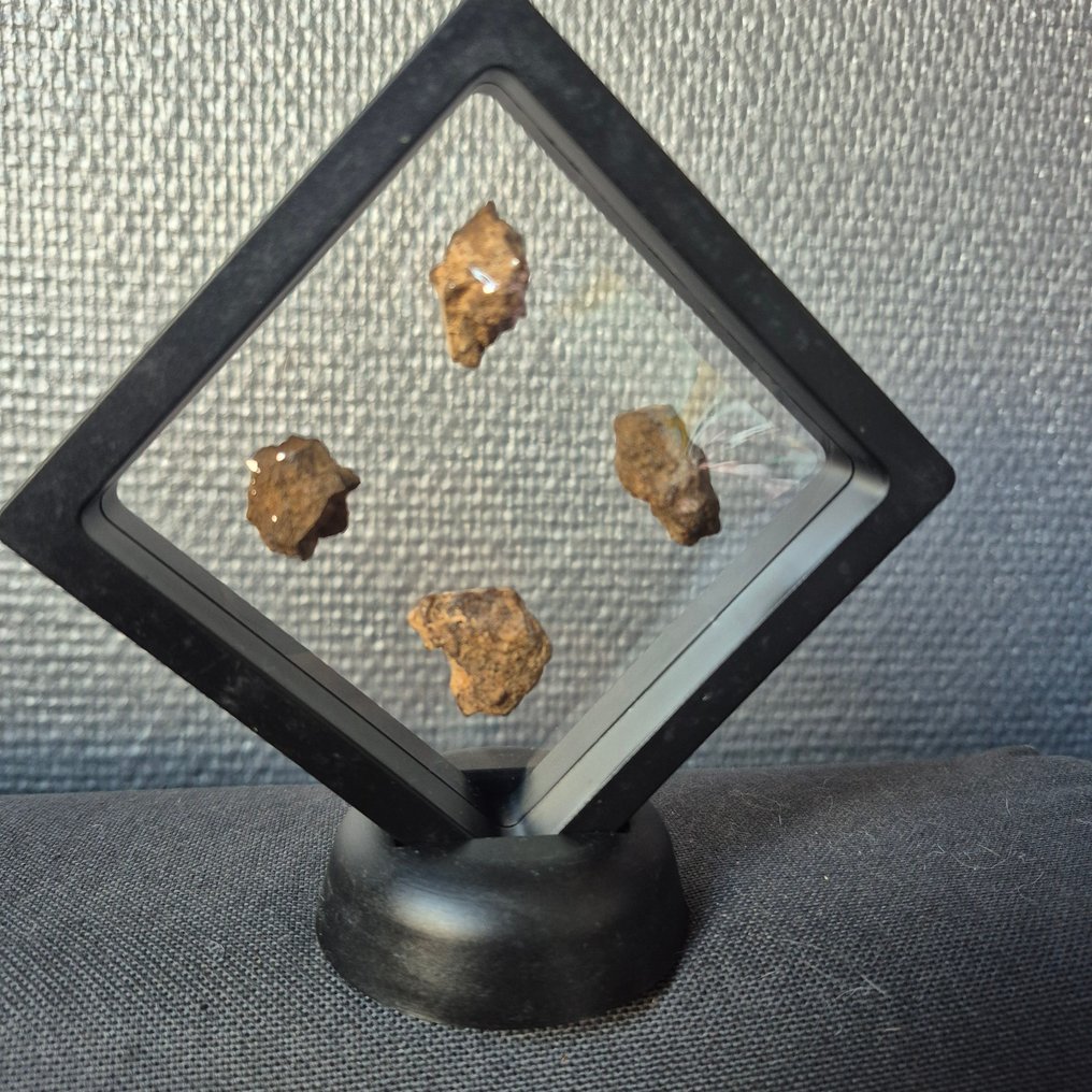 Al Haggounia 001 meteorite Beautiful display - Height: 28 mm - Width: 21 mm - 12.5 g - (4) #2.1