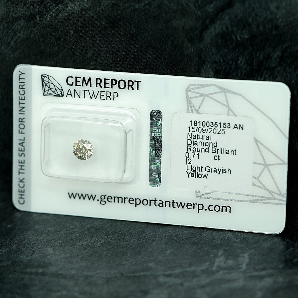 χωρίς τιμή ασφαλείας - 1 pcs Διαμάντι  (Φυσικού χρώματος)  - 0.71 ct - Στρογγυλό - Light Γκριζωπό Κίτρινο - I2 - Gem Report Antwerp (GRA) #3.2