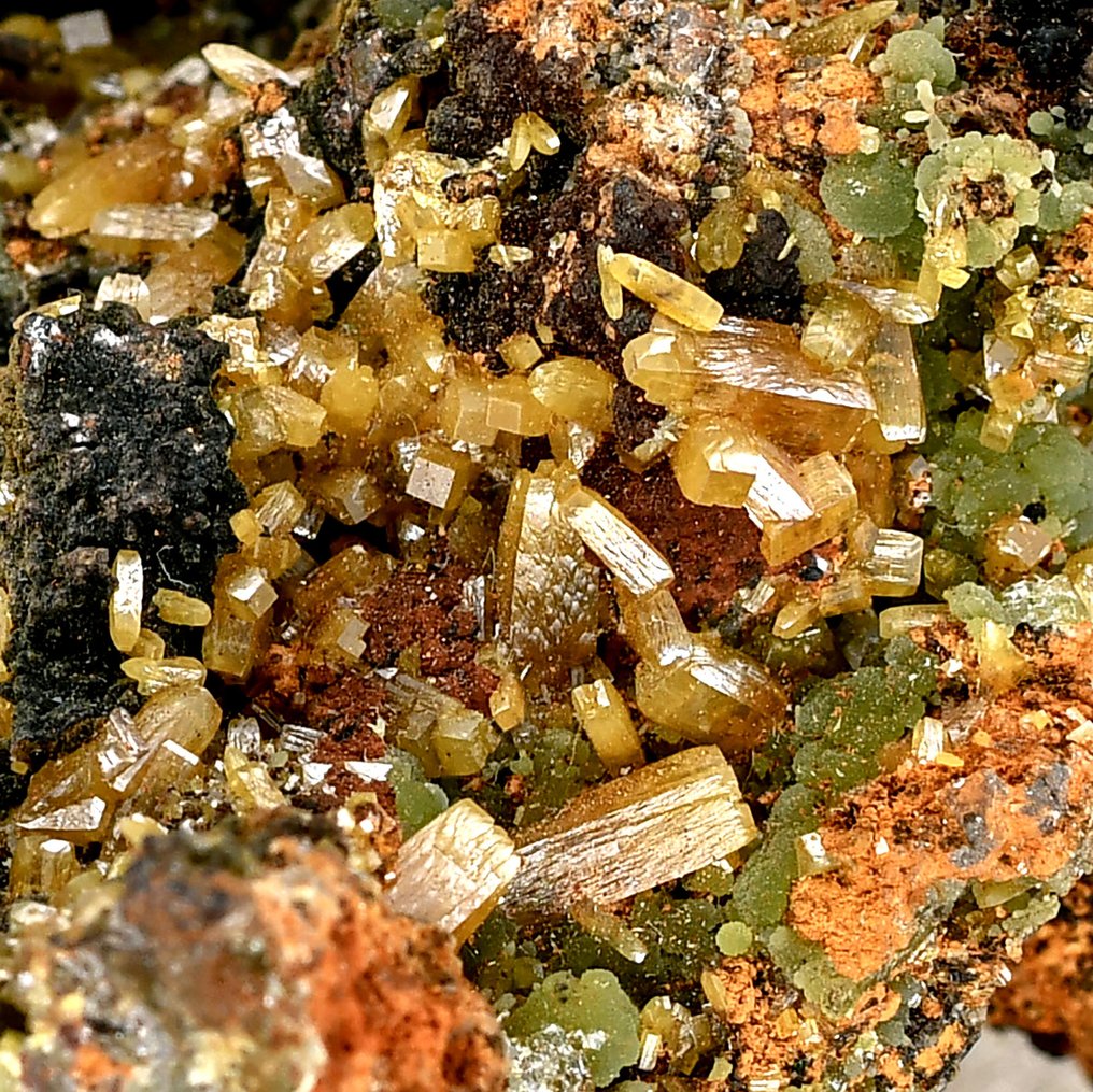 High quality yellow-orange Wulfenite and Mimetite. From Mexico - Height: 9 cm - Width: 7.9 cm- 522 g #1.0