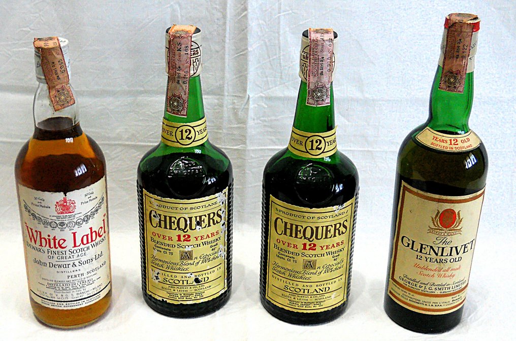 White Label + Chequers 12yo + Glenlivet 12yo  - b. 1970s - 75cl - 4 bottles #1.0