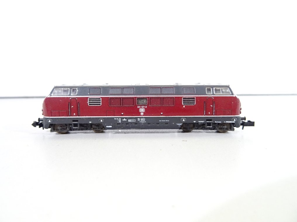 Minitrix N - Diesel locomotive (1) - V 221 'German Federal Railway' with EMS - DB #1.0