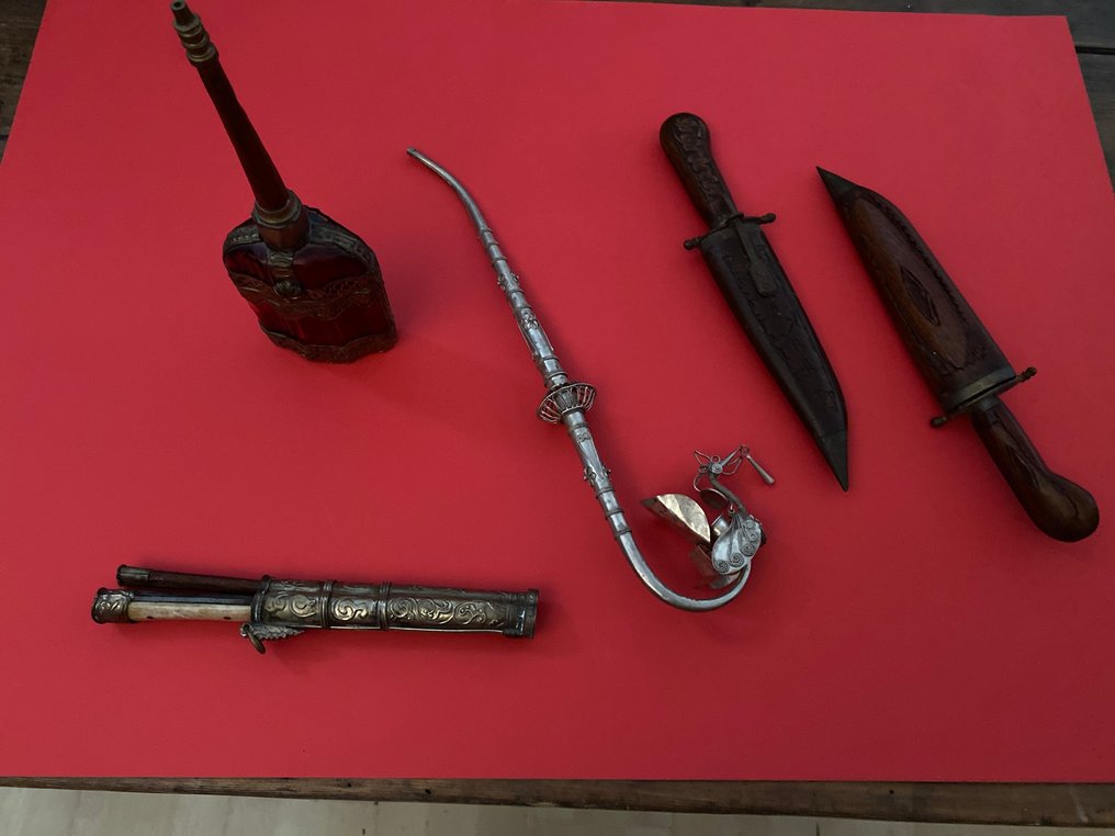 2 knive, duftspreder, pibe - Asien (Ingen mindstepris) #1.0