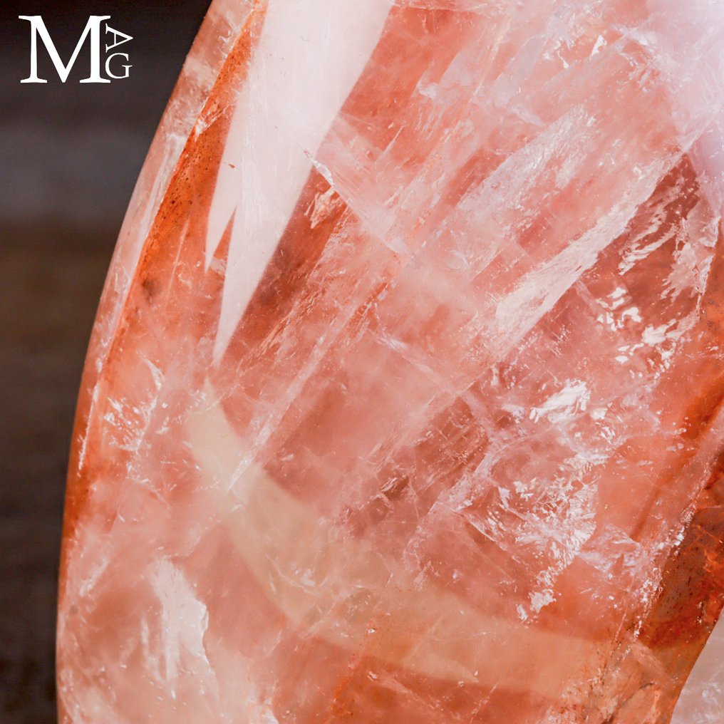 黄金疗愈水晶火焰 血铁石英 – 金色疗愈者。 - 高度: 143 mm - 宽度: 80 mm- 733 g #4.3