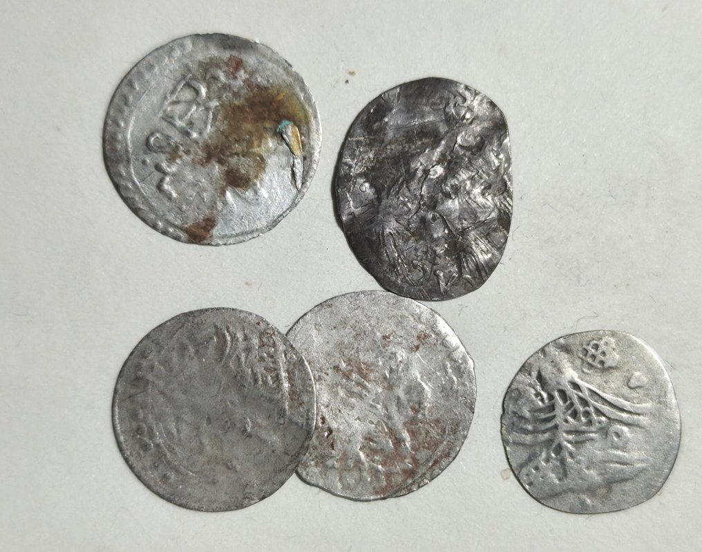Islamic coins. Lot of 7 coins (6 x silver, 1 bronze), including Ottoman and Medieval, all to be attributed  (No reserve price) #4.3