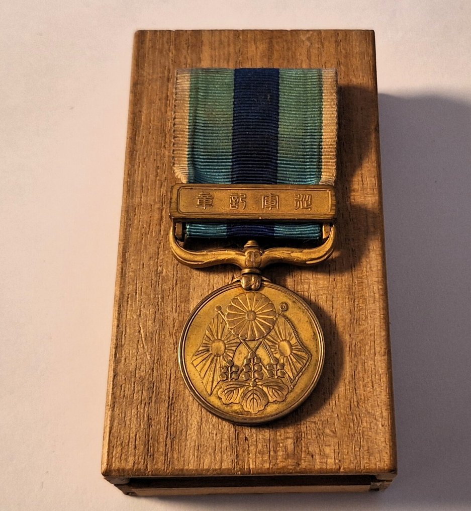 Ιαπωνία - Army/Infantry - Μετάλλιο - Japanese medal of the Russian-Japanese War in 1905 and two Japanese Imperial Red Cross  Medals 1905 #1.0