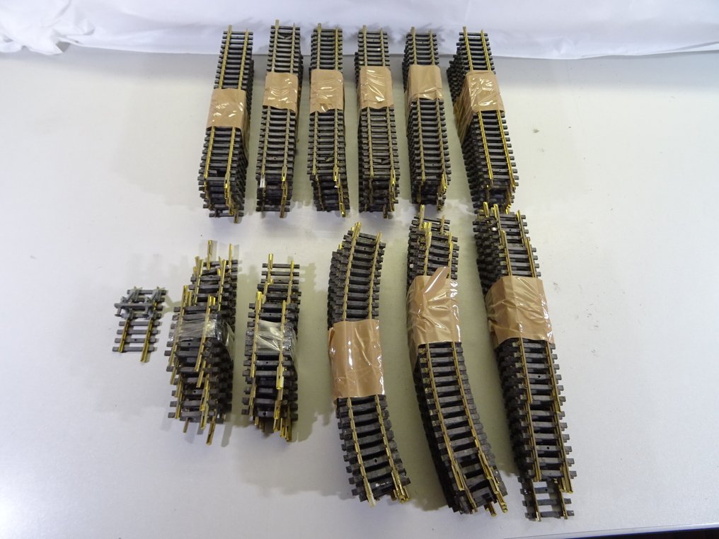 Fleischmann H0 - Model train tracks (110) - Total 110 pieces of brass track. #1.0