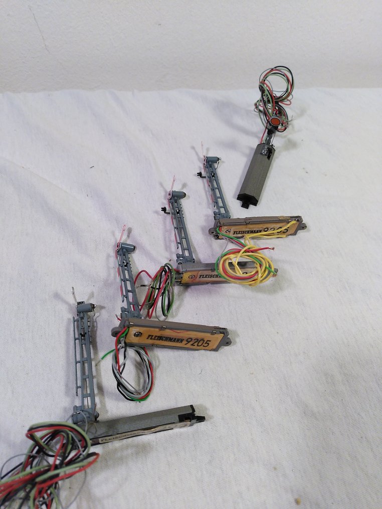 Fleischmann N - 9205, 9200 - Φωτεινοί σηματοδότες (5) - 4 κύρια και 1 προειδοποιητικό σήμα #1.0