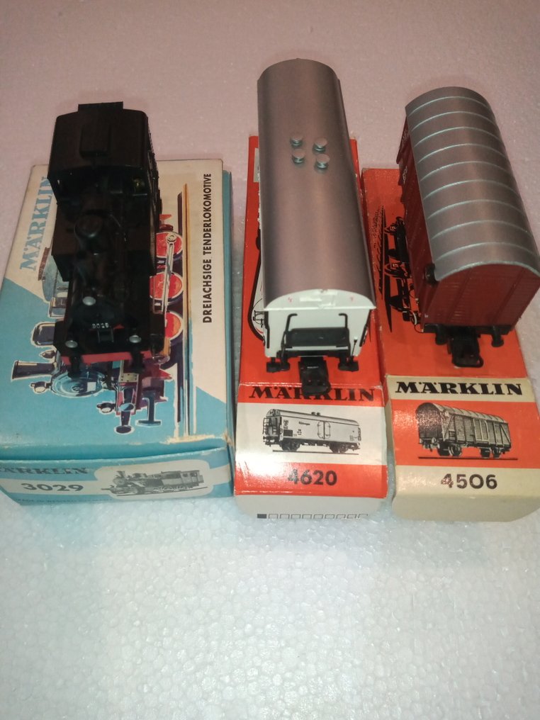 Märklin H0 - 3029/4620/4506 - Locomotora a escala (3) - Locomotora ténder con dos vagones de mercancías - DB #1.0