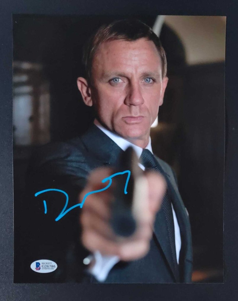 James Bond 007 - Daniel Craig - Signed 8x10 Photograph - Beckett COA #4.3