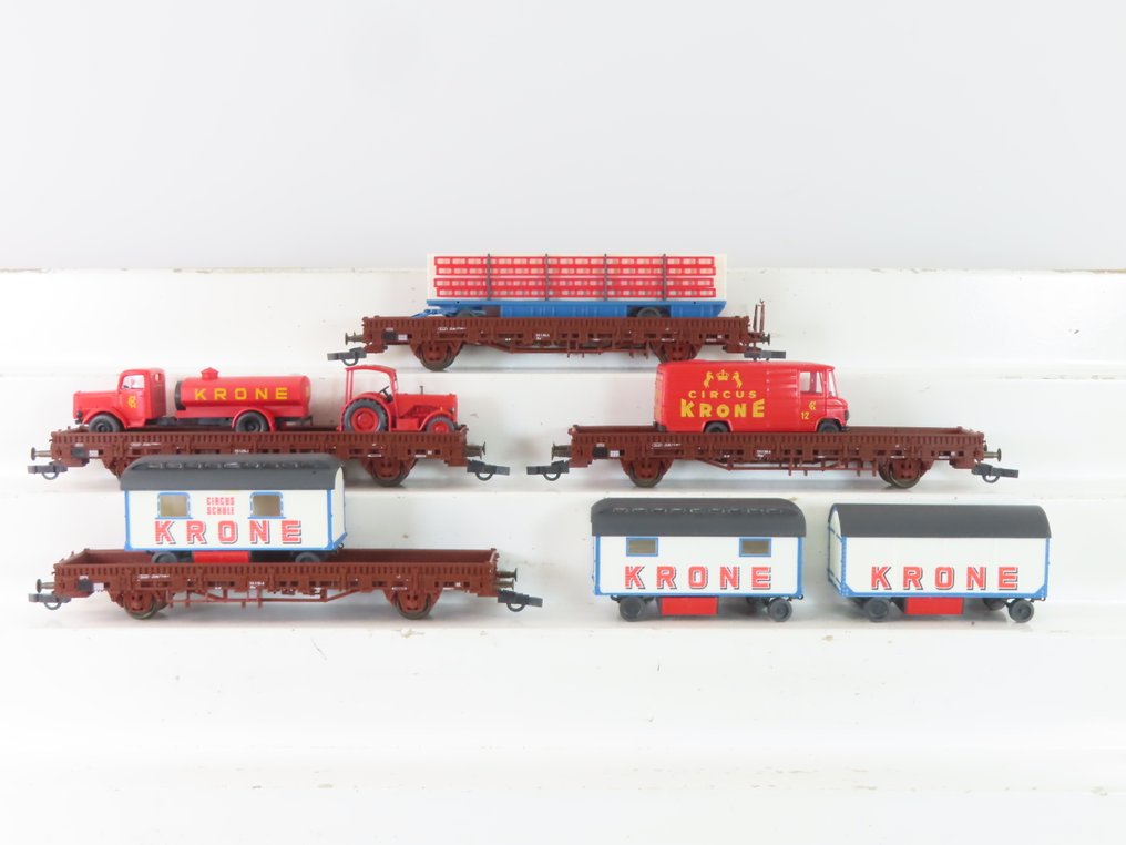 Roco H0 - 44017 - Pienoisjunaradan tavaravaunusetti (1) - 10-osainen tavaravaunusetti, jossa on rengasvaunuja ja sirkusvaunuja, painatuksella 'Krone'. - DB #1.0