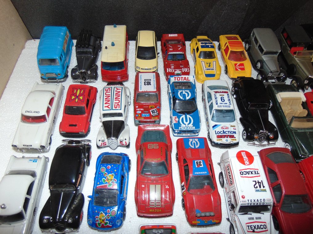 1:43 - Modelauto (52) - Lot de miniatures automobiles - Grote partij van 52 voertuigen 1/43e #1.0