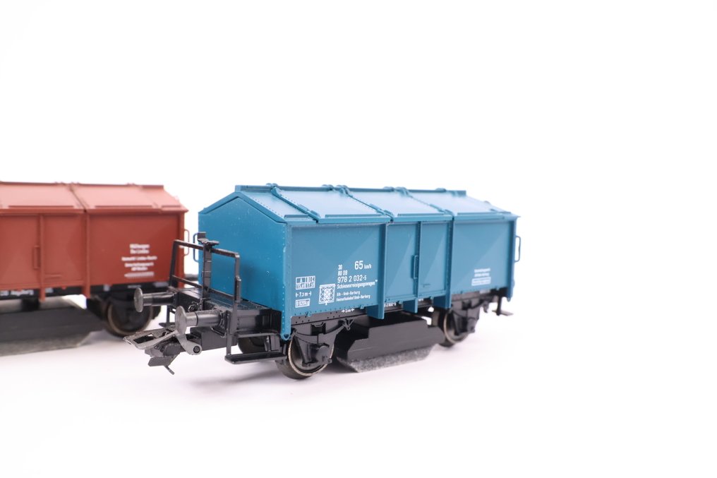 Märklin H0 - 46042/46049 - Model wagonu towarowego (2) - Dwie klapdekselwageny wyposażone w czyściciele szyn. - DB #4.3