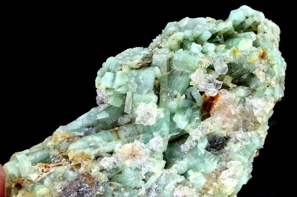 High-quality Chinese emerald in the classical green color - Height: 9.9 cm - Width: 5.7 cm- 158 g #4.3