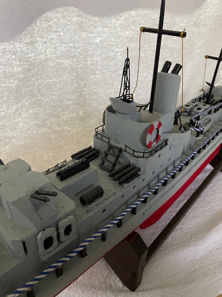 Να μην κλιμακώνεται - Βάρκα μοντελισμού - F761 - Πλοίο του Γαλλικού Ναυτικού Le Corse F761 (1955-1972) με ελικόπτερο #3.2