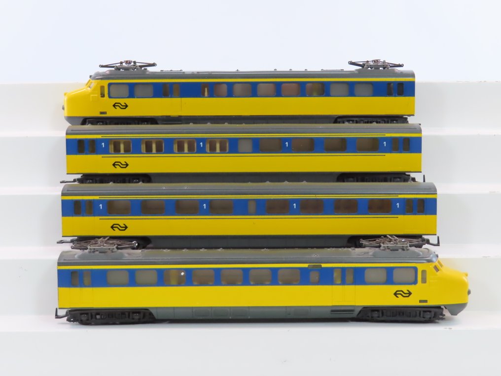Lima H0 - 149709 - Train unit (1) - 4-car Intercity trainset "Hondenkop" from 1954 - NS #1.0