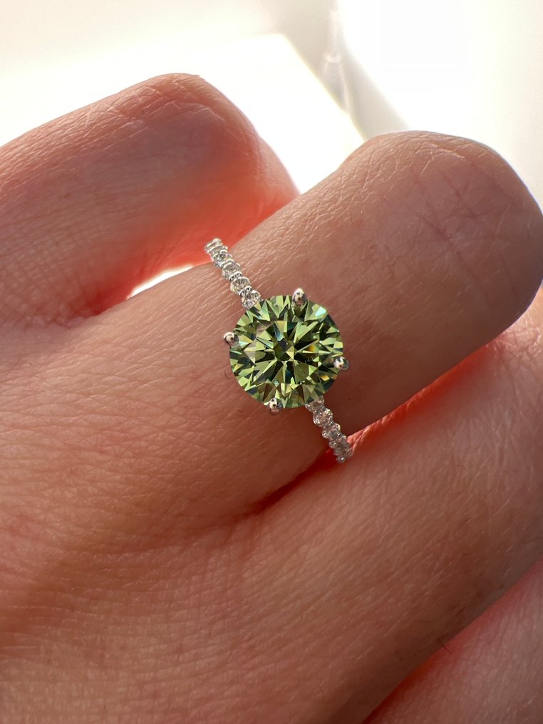 Zonder minimumprijs - Ring - 14 karaat Witgoud - 1.22ct. tw. Groen Diamant (Fancy gekleurde, lab-grown diamant) - Diamant #3.2