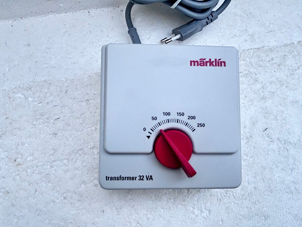 Märklin H0 - 6647 - Jednostka sterująca do modelów kolejowych (2) - 2 transformatory, 32VA #1.0