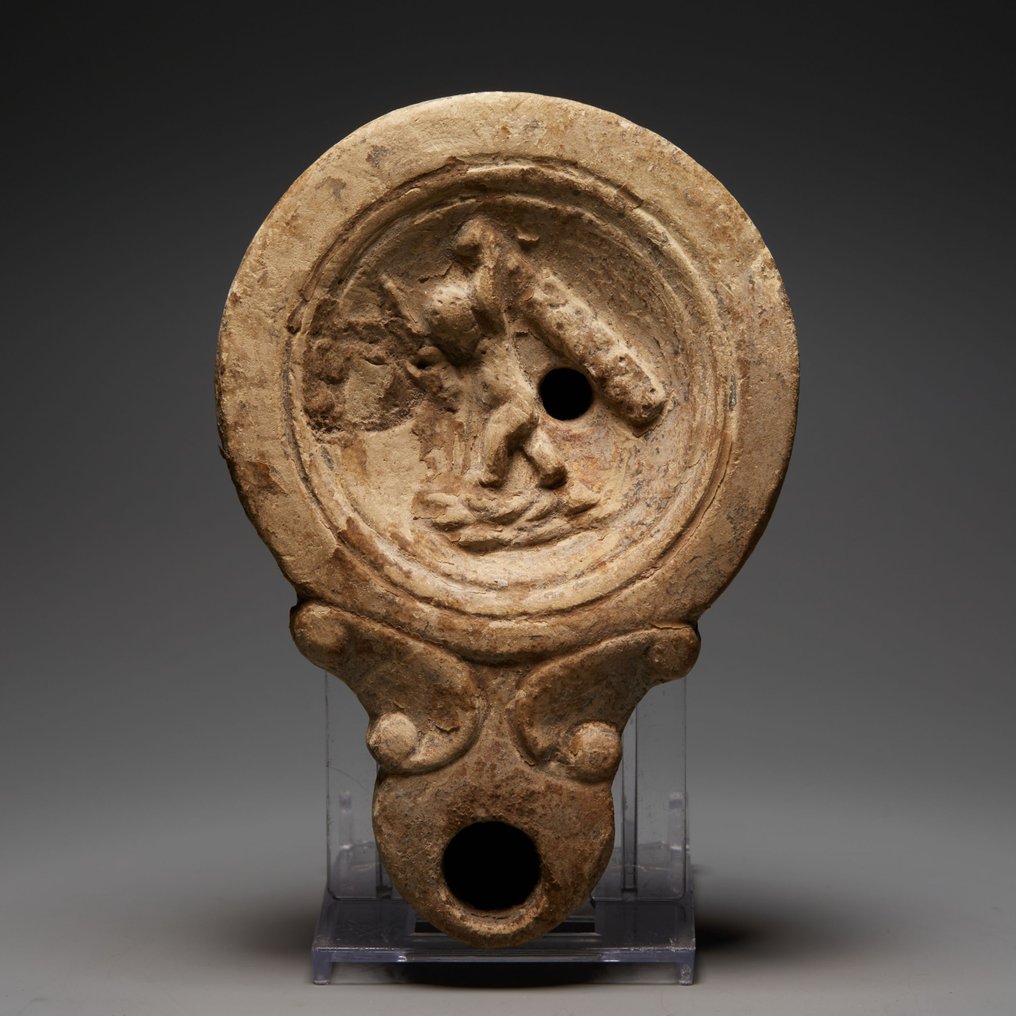 Αρχαία Ρωμαϊκή Terracotta Λάμπα λαδιού με το παιδί Ηρακλή υπογεγραμμένο. 3ος αιώνας μ.Χ. Μήκος 11,2 εκ. #1.0