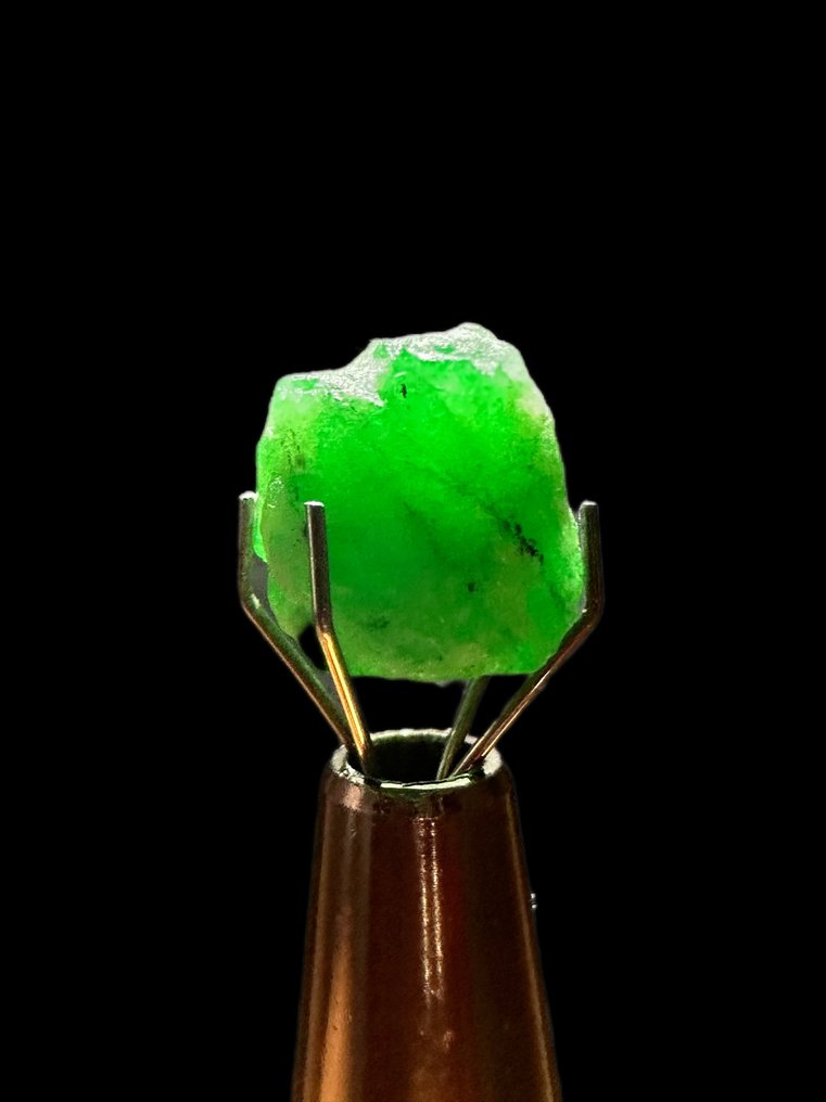 Σμαράγδι Ακατέργαστο. 5,95 Ct. Μεγάλος Πράσινος Κορυφαίος Σαφείρι Κρύσταλλος. 100% Ειδικό Κομμάτι! - Ύψος: 9 mm - Πλάτος: 8 mm- 1.19 g #1.0