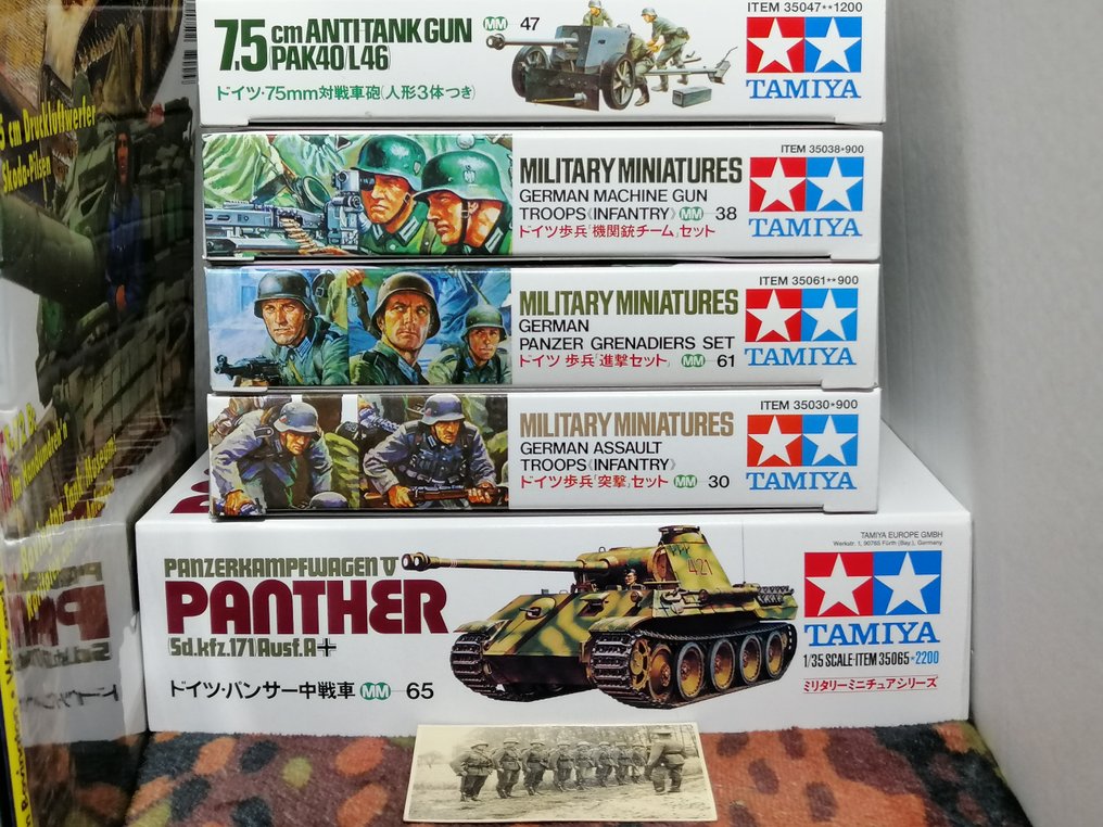 Tamiya - Leketøy Lotto 'Germania 1939/45' con 5 kit Tamiya nuovi da assemblare scala 1:35 + 1 rivista + 1 foto - 2000-2010 - Tyskland #1.0