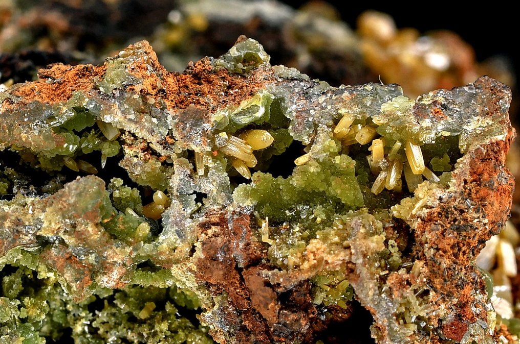 High quality yellow-orange Wulfenite and Mimetite. From Mexico - Height: 9 cm - Width: 7.9 cm- 522 g #4.3