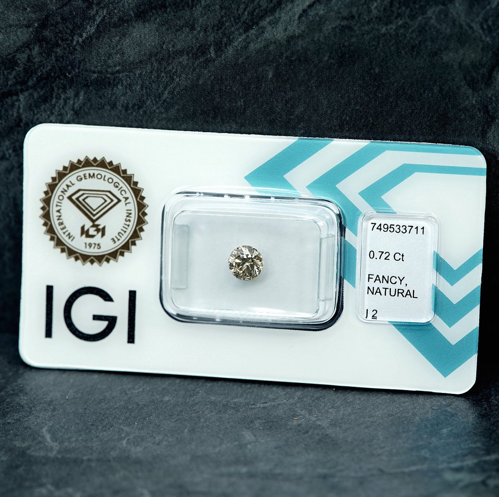 没有保留价 - 1 pcs 钻石 (天然色彩的) - 0.72 ct - 圆形 - Fancy light 稍帶棕色的 黄色 - I2 内含二级 - 国际宝石研究院(IGI) #4.3