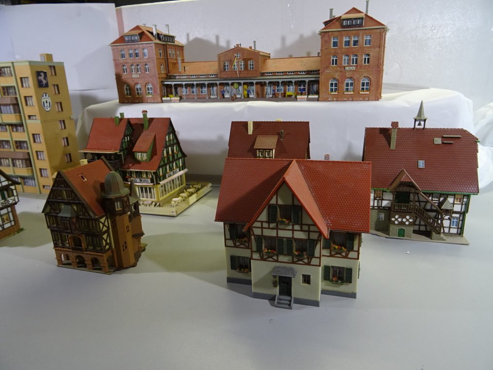 Vollmer, Kibri H0 - Peisaj machetă tren (8) - 7 case și 1 gară etc. #2.1