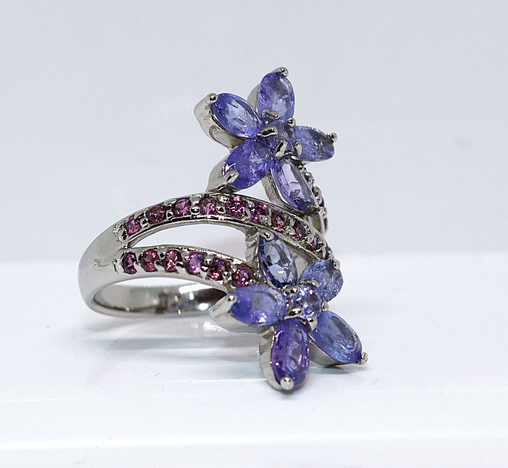 No reserve price - Ring Silver - 2.25ct. tw. Tanzanite - Garnet - Size: 17.3 mm #1.0