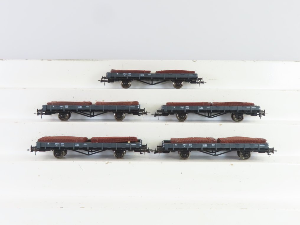 Roco H0 - 46487.1 - Modellbahn-Güterwagen (5) - Fünf Ladeflächen für Wagen, mit Ladung Vlechtierrmatten. - NS #1.0