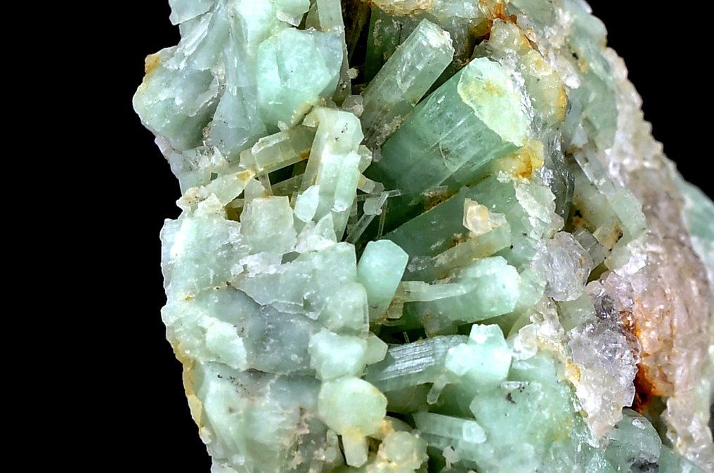 High-quality Chinese emerald in the classical green color - Height: 9.9 cm - Width: 5.7 cm- 158 g #1.0
