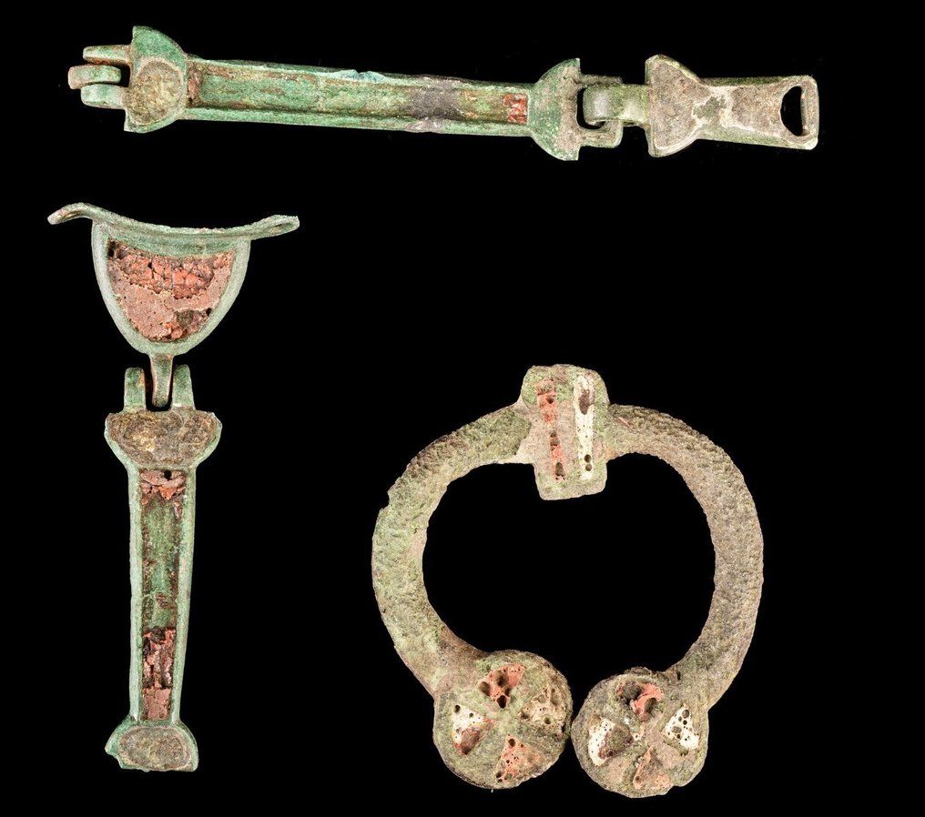 Celtic Celtic, Iron Age, rare enameled brooch and fittings - 7 cm (No reserve price) #1.0