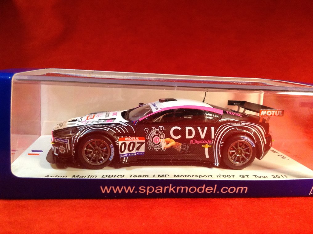 Spark 1:43 - Αγωνιστικό αυτοκίνητο μοντελισμού - ref. #SF026 Aston Martin DBRS9 ProDrive LMP Motorsport Dijon FFSA French GT 2013 #007 - εξαιρετική ποιότητα - περιορισμένης έκδοσης - δύσκολο να βρεθεί σήμερα - αριθμημένο #102 από μόλις #1.0