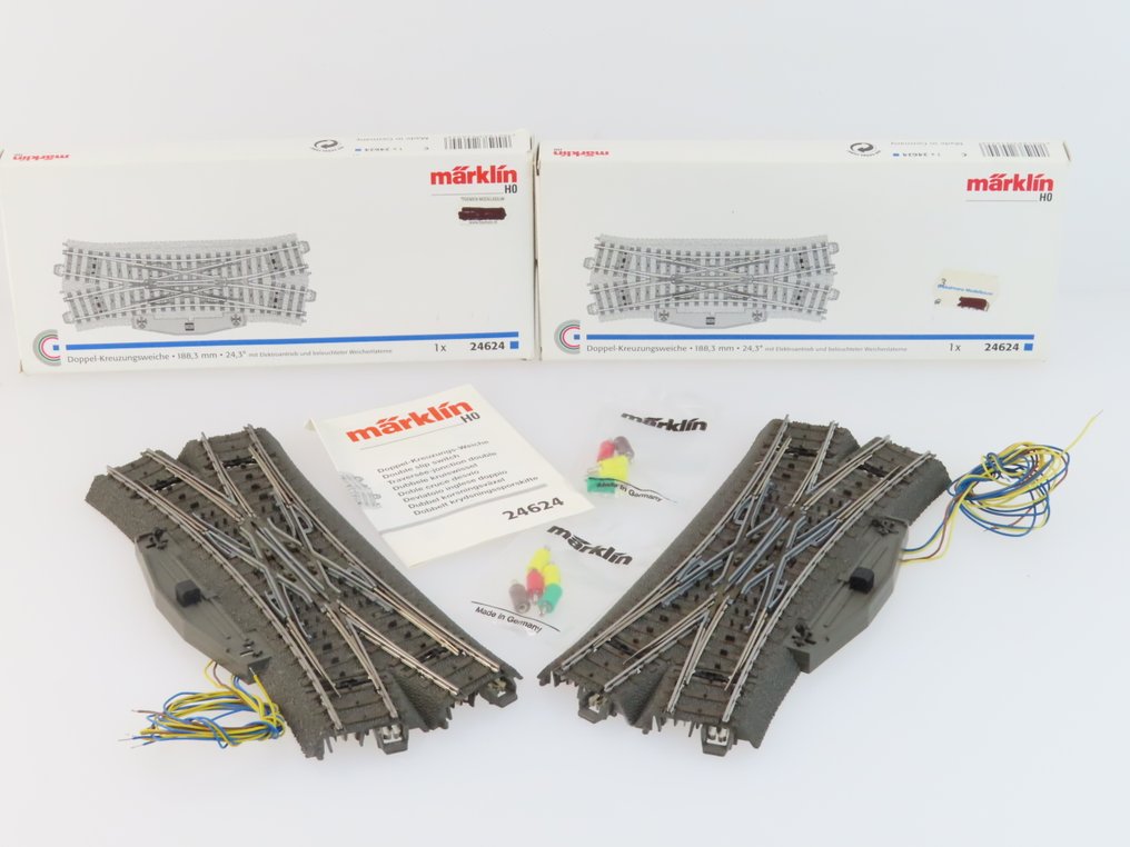 Märklin H0 - 24624 - Voie ferrée pour trains miniatures (2) - Railkavel en deux parties avec aiguillage Engels, commande électrique et éclairage, rail C. #1.0