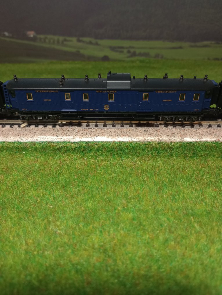 Minitrix N - 13730 / 13731 / 13732 - Model train passenger carriage set (4) - Set of four blue CIWL carriages, Minitrix item numbers 13730, 13731, 13732. - Compagnie Internationale des Wagons-Lits #2.1