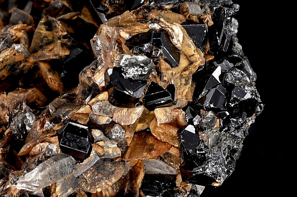 High quality sparkling Cassiterite and Siderite from Bolivia - Viloco Mine - Height: 7 cm - Width: 4.4 cm- 138 g #1.0