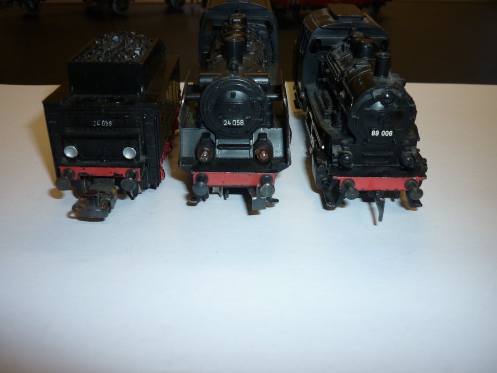 Märklin H0 - Ατμομηχανή με όχημα μεταφοράς (12) - Χαρακτηριστικά φθοράς, πολλαπλές φωτογραφίες, ορισμένα μέρη φωτισμού λείπουν ή είναι ανοιχτά, με 10 - DB #4.3