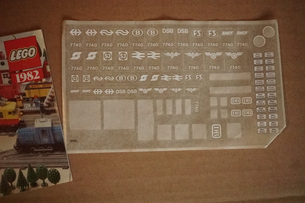 Lego Set - 7740 - Train - 7740-1 Inter-City Passenger Train with original box with inlays, sticker sheet and building #4.3