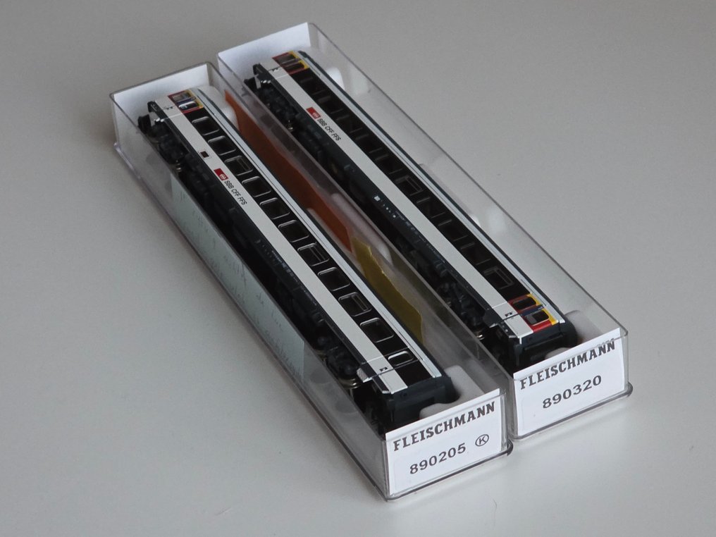 Fleischmann N - 890205, 890320 - Ensemble de wagons de passagers pour trains miniatures (2) - Deux wagons intercity suisses - SBB #2.1